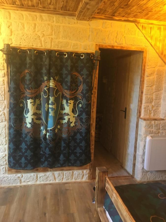 Chambre D'Hote Medieval Du Vieux Bourg Chailloue Bagian luar foto