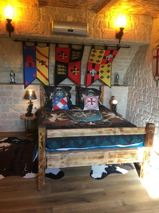 Chambre D'Hote Medieval Du Vieux Bourg Chailloue Bagian luar foto