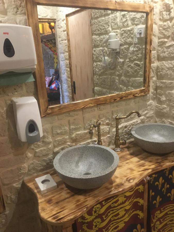 Chambre D'Hote Medieval Du Vieux Bourg Chailloue Bagian luar foto